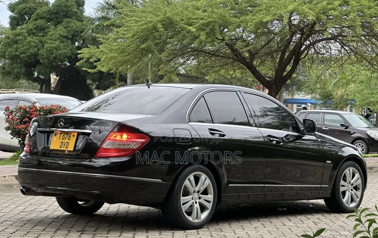 Mercedes-Benz C200 2009 Black