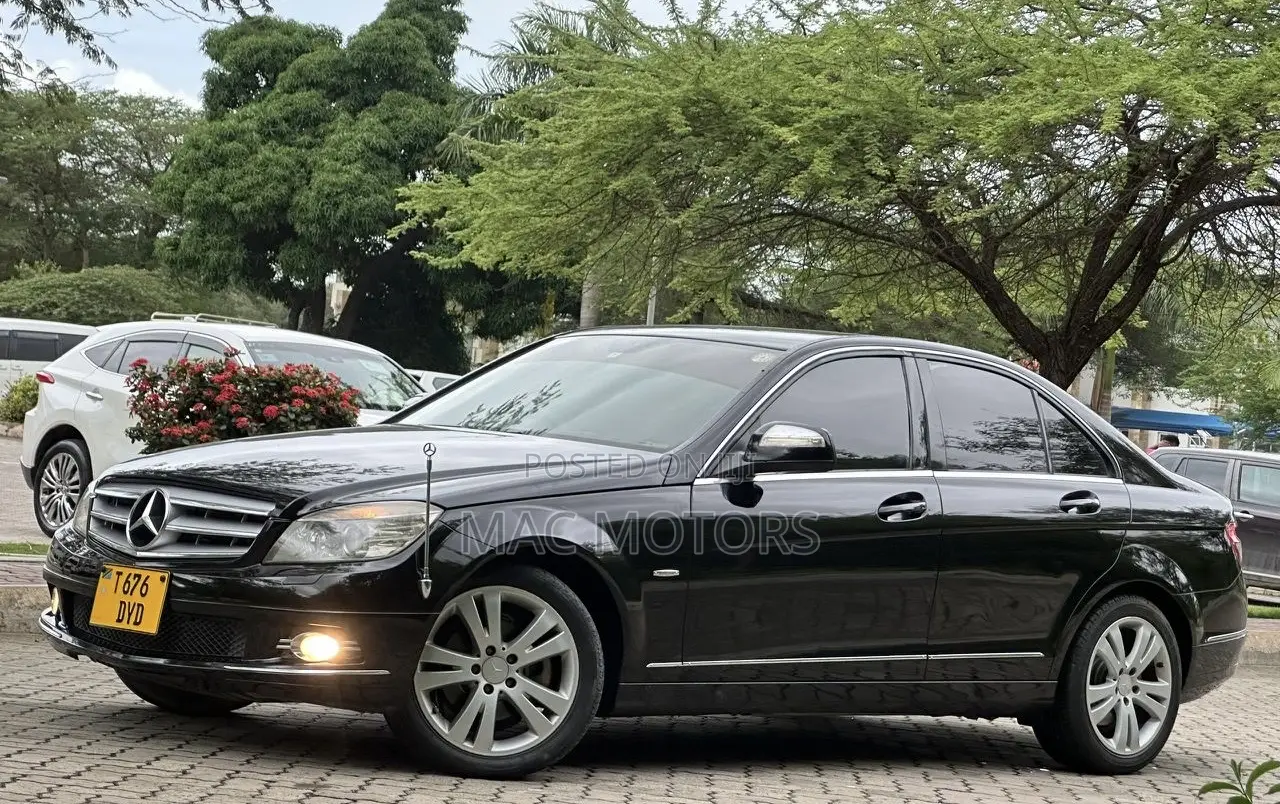 Mercedes-Benz C200 2009 Black