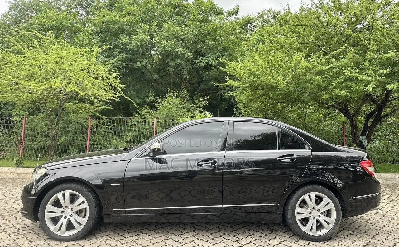 Mercedes-Benz C200 2009 Black