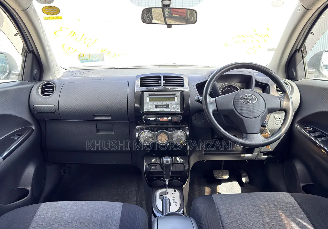 Toyota IST 2007 Silver