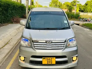Toyota Noah 2005 Silver