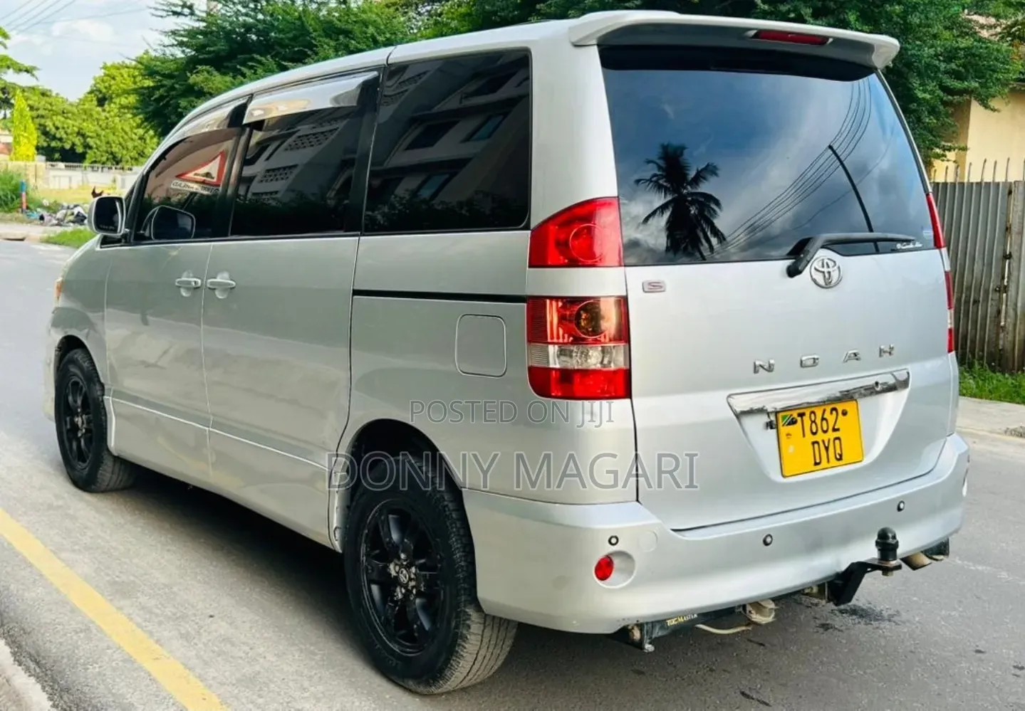 Toyota Noah 2005 Silver