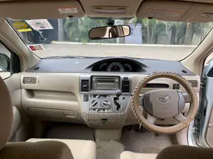 Toyota Raum 2008 Silver