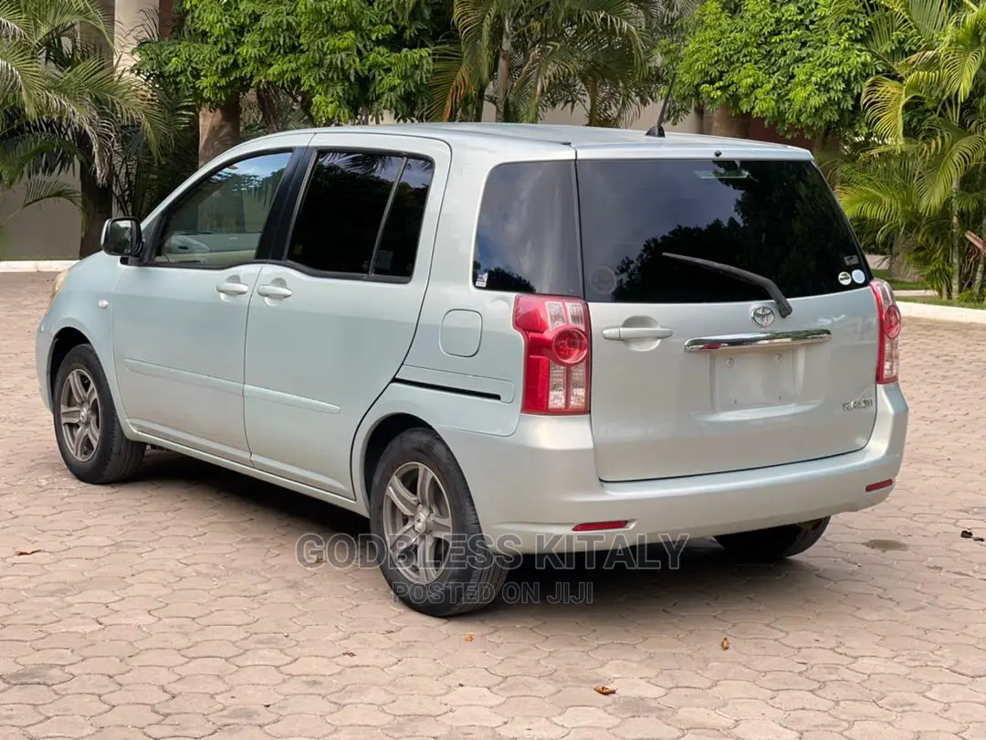 Toyota Raum 2008 Silver