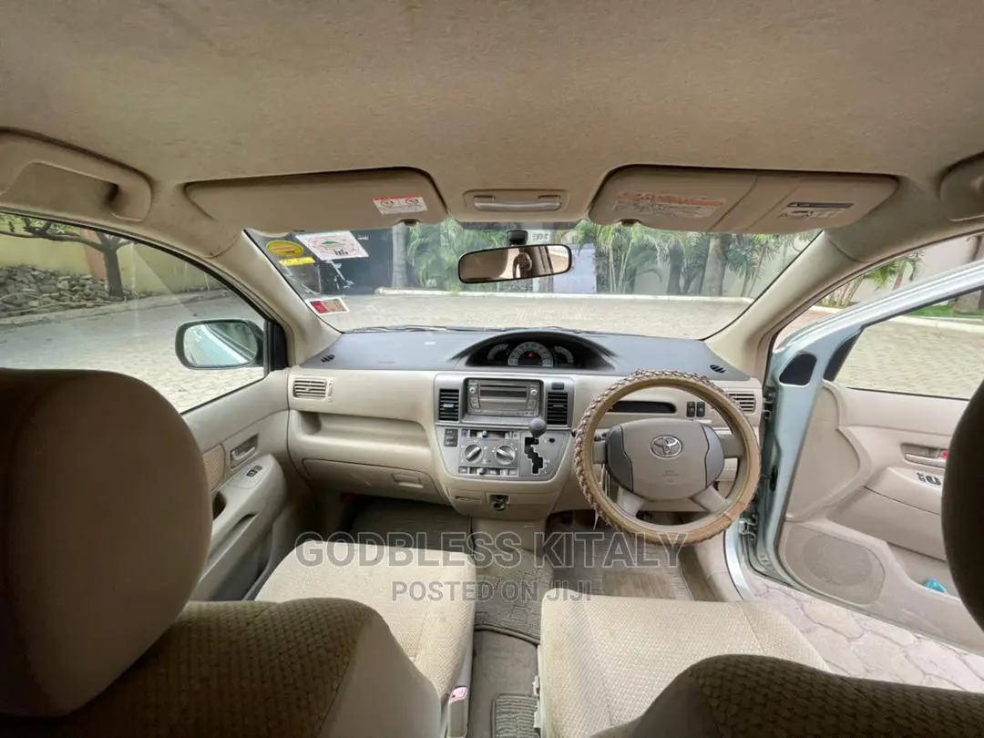 Toyota Raum 2008 Silver