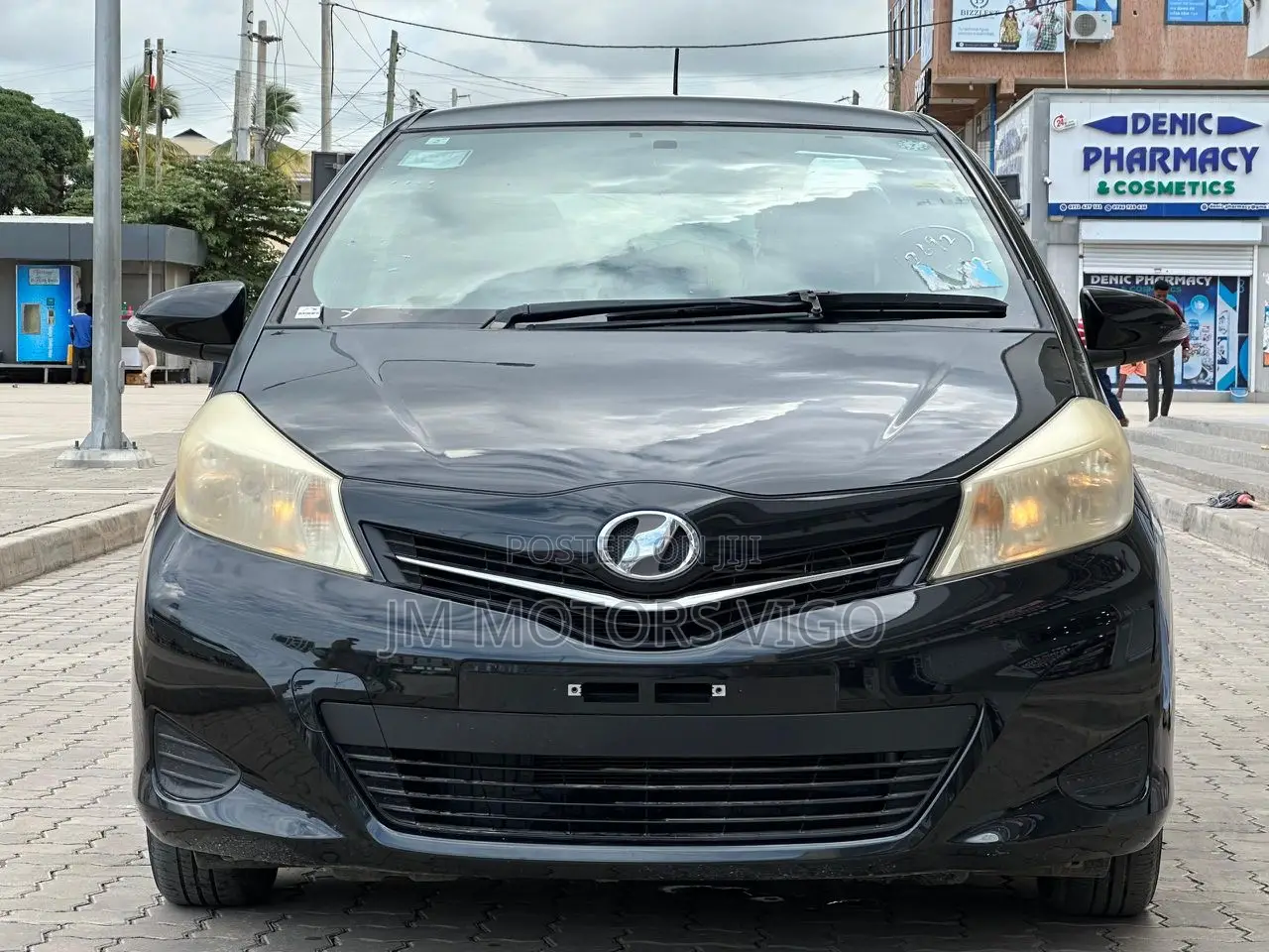 Toyota Vitz 2011 Black