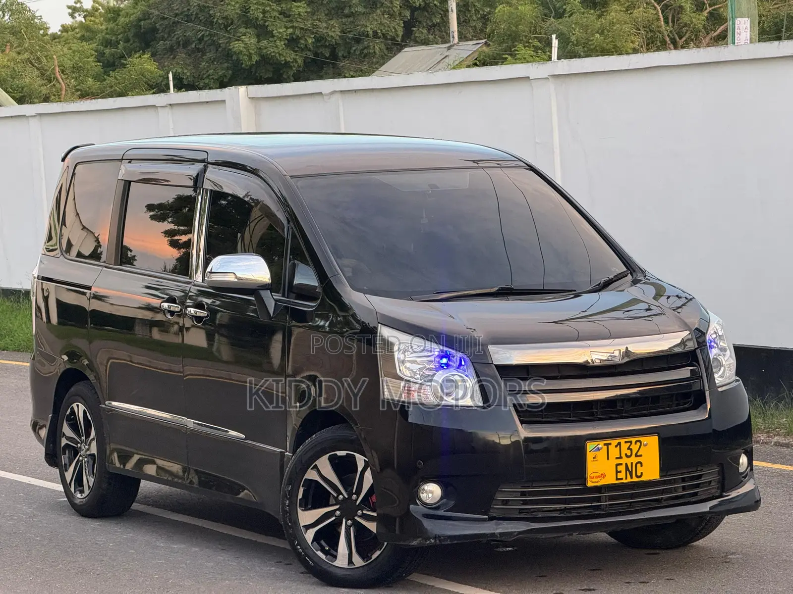 Toyota Noah 2009 Black