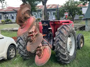 Tractor Massey Ferguson