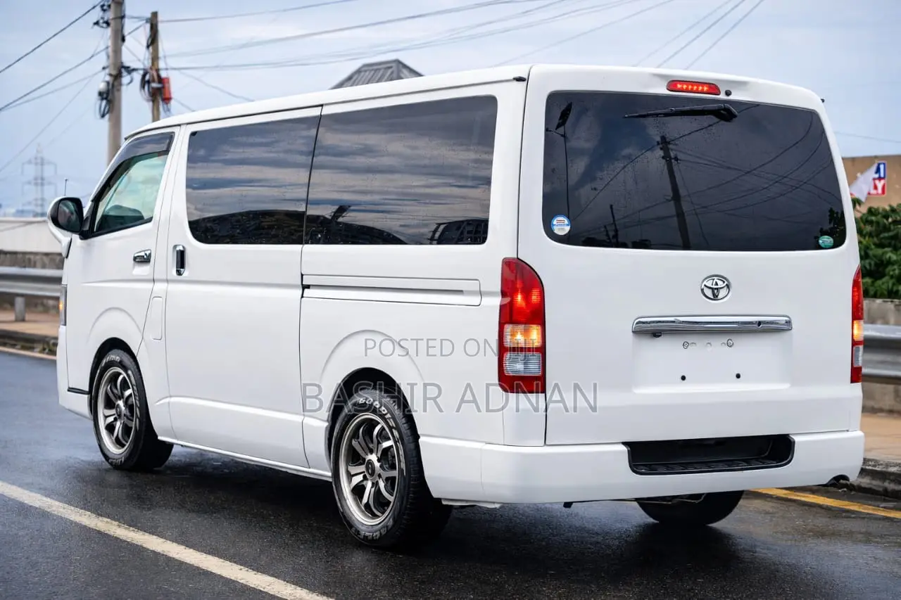 Toyota Quantum 2011 White