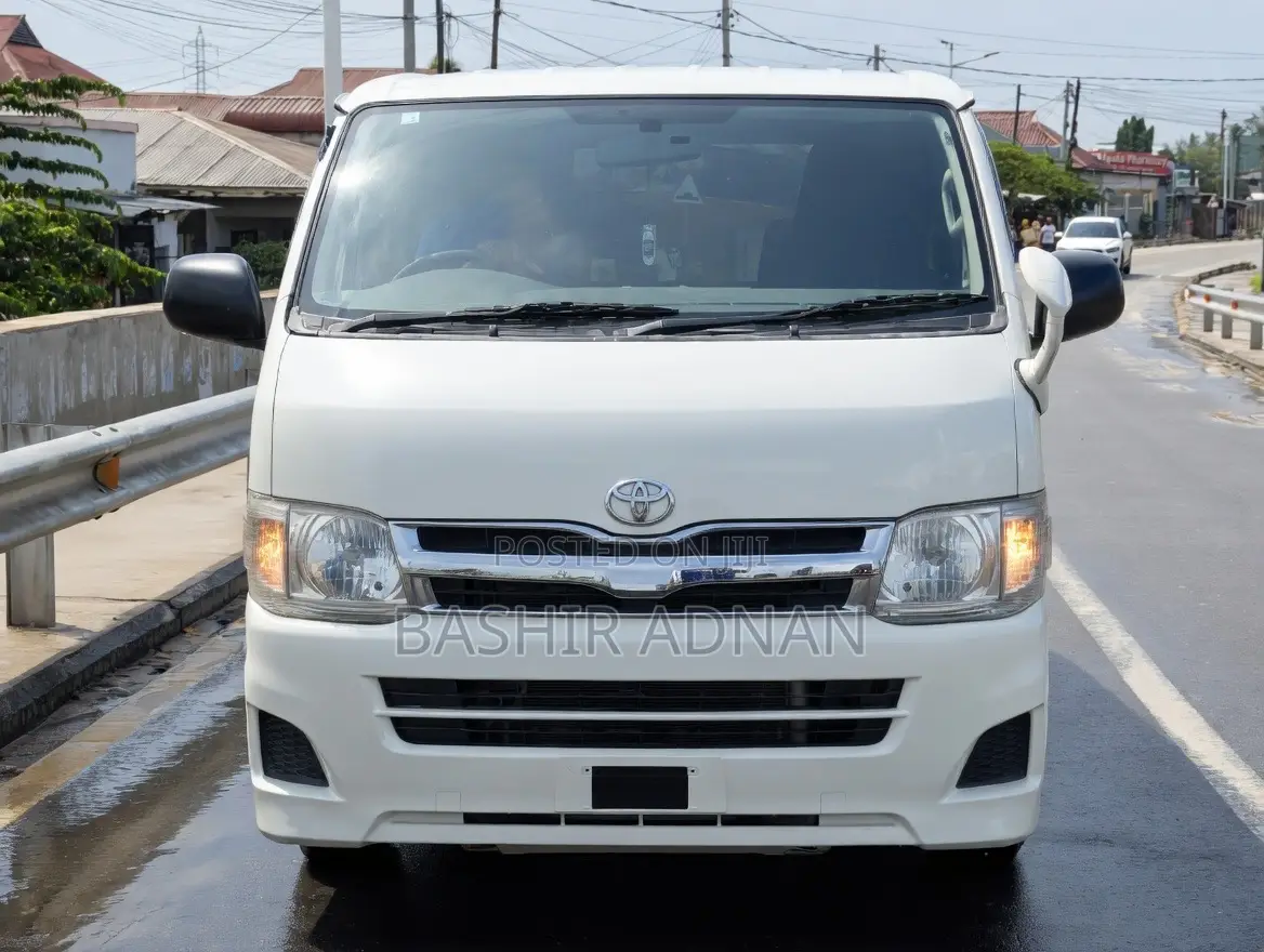 Toyota Quantum 2011 White