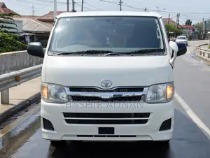Toyota Quantum 2011 White