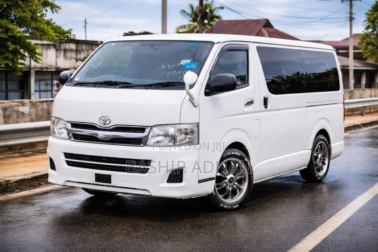 Toyota Quantum 2011 White