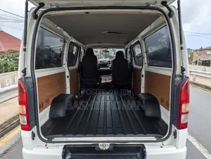 Toyota Quantum 2011 White