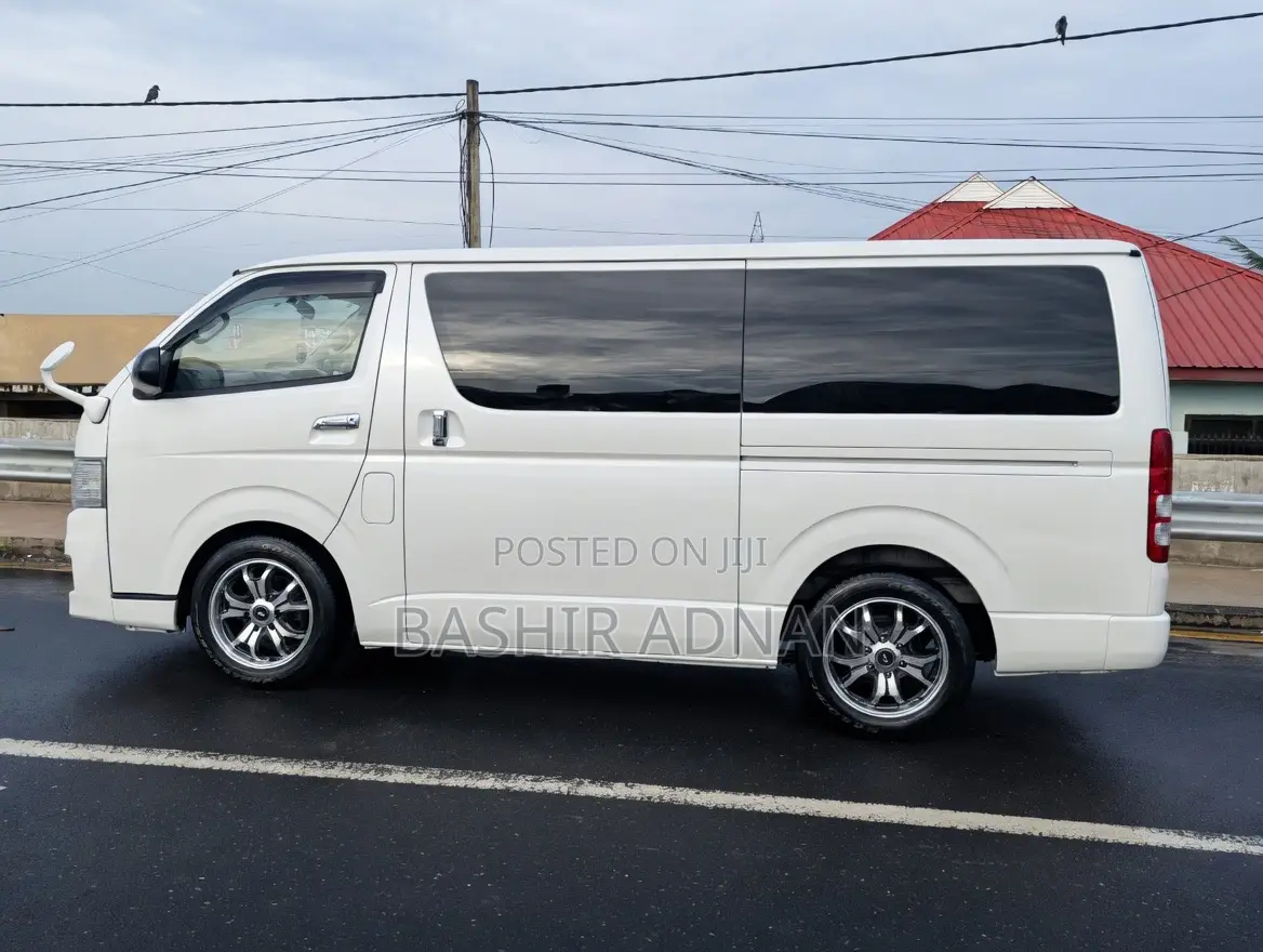 Toyota Quantum 2011 White