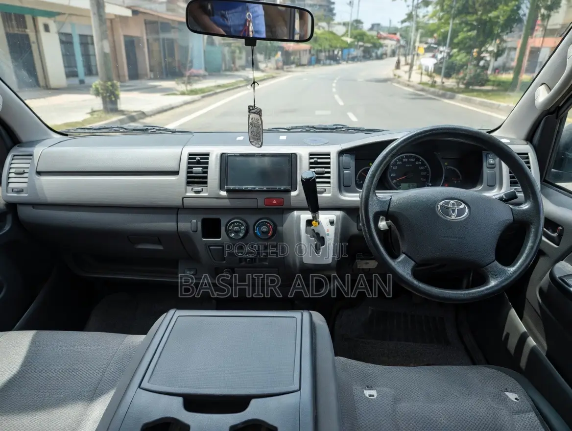 Toyota Quantum 2011 White