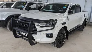 Toyota Hilux 2022 White