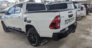Toyota Hilux 2022 White
