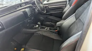 Toyota Hilux 2022 White