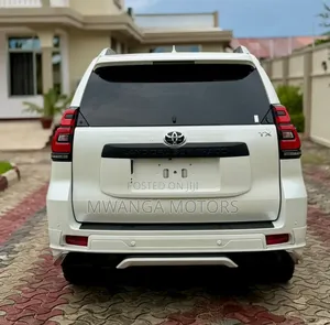 Toyota Land Cruiser Prado 2.7 2023 White