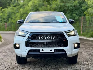 New Toyota Hilux 2024 Pearl