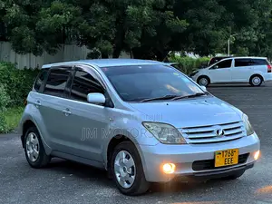 Toyota IST 2004 Silver