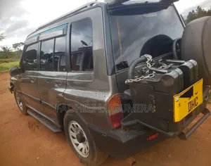 Suzuki Escudo 2000 Gray