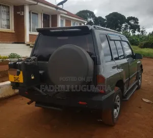 Suzuki Escudo 2000 Gray