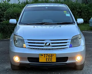 Toyota IST 2004 Silver