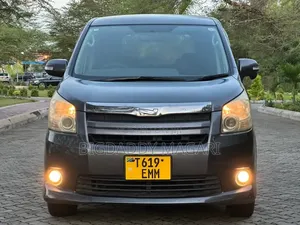 Toyota Noah 2009 Gray