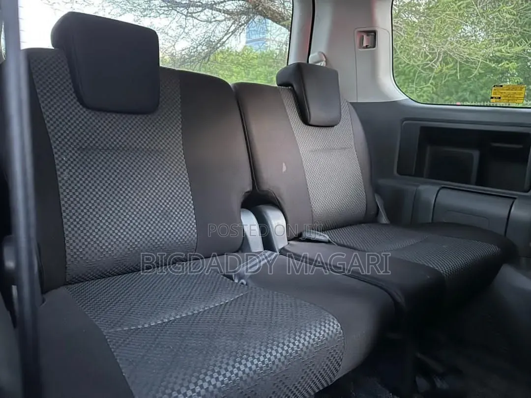 Toyota Noah 2009 Gray