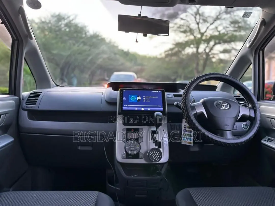 Toyota Noah 2009 Gray