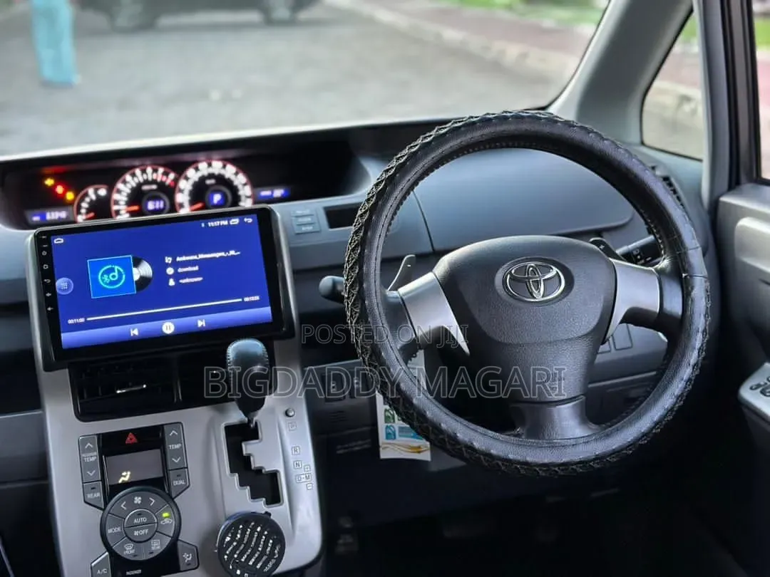 Toyota Noah 2009 Gray
