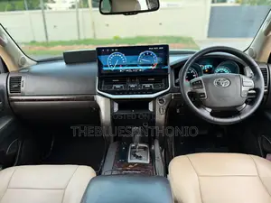 Toyota Land Cruiser 2010 White