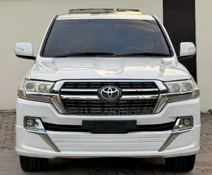 Toyota Land Cruiser 2010 White