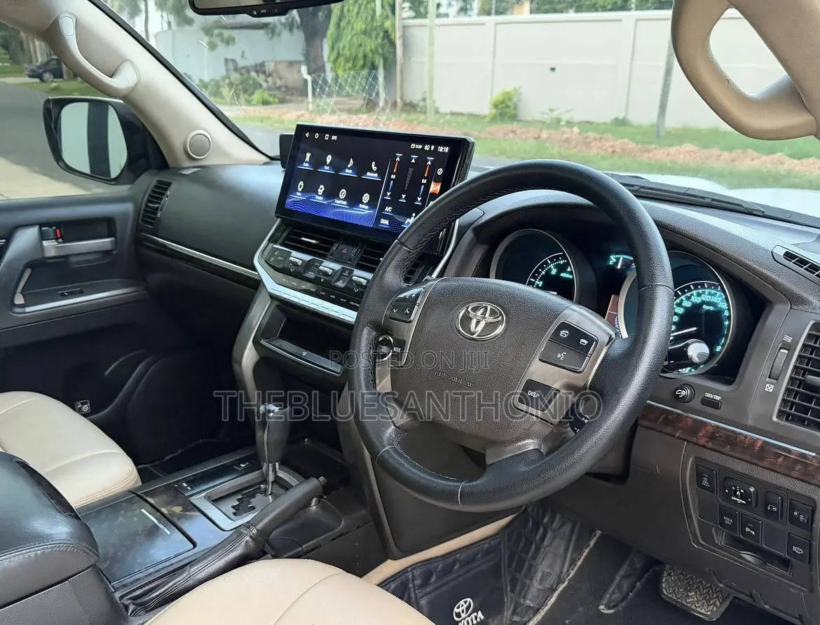Toyota Land Cruiser 2010 White
