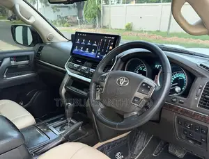 Toyota Land Cruiser 2010 White