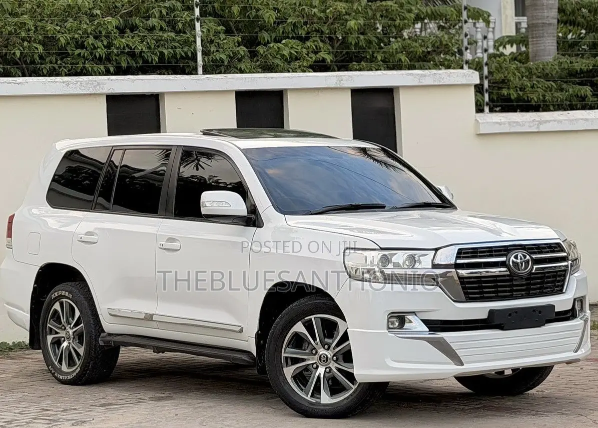 Toyota Land Cruiser 2010 White
