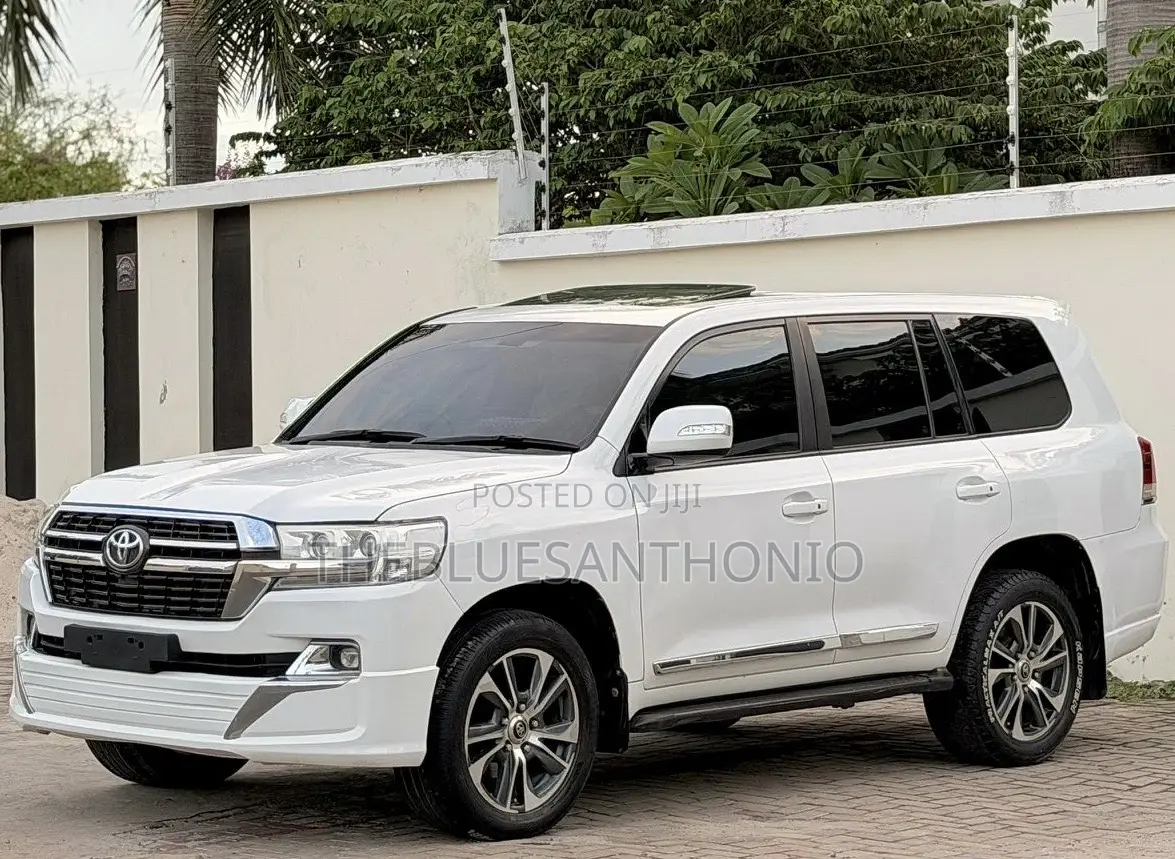 Toyota Land Cruiser 2010 White