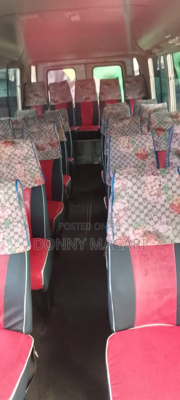 Mitsubishi Fuso Rosa 2004 White