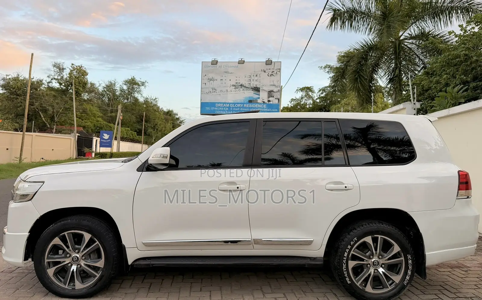 Toyota Land Cruiser 2009 White