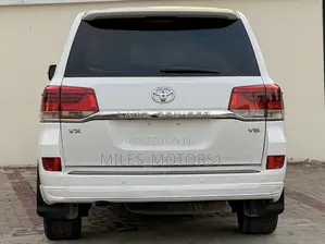 Toyota Land Cruiser 2009 White
