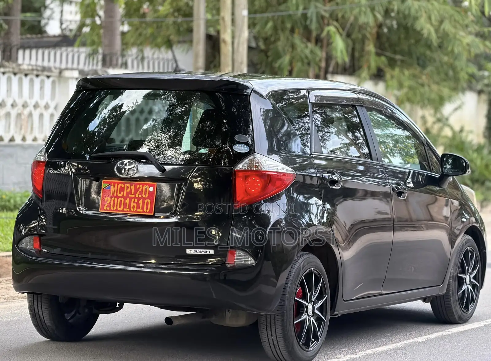 Toyota Ractis 2011 Black