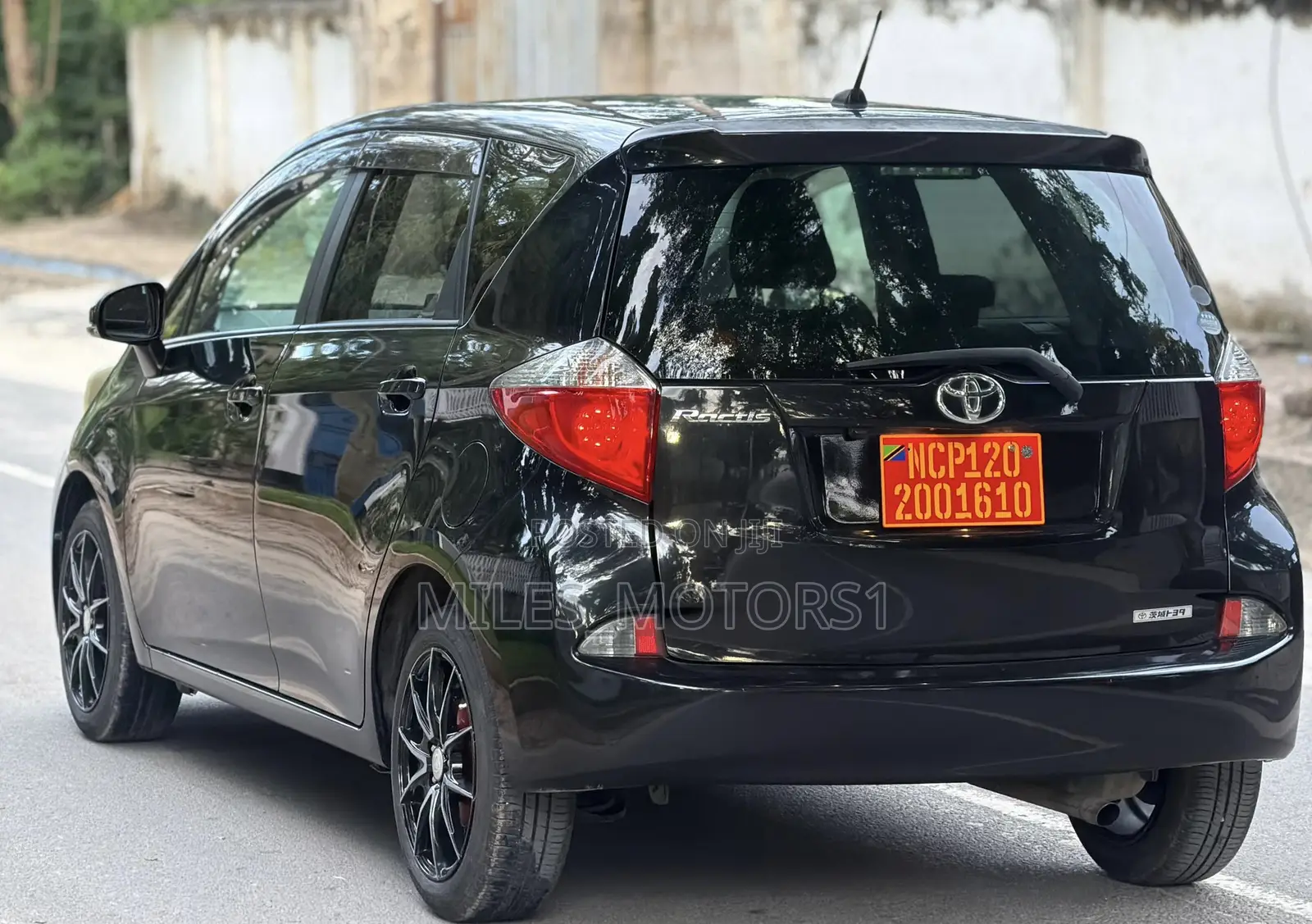 Toyota Ractis 2011 Black