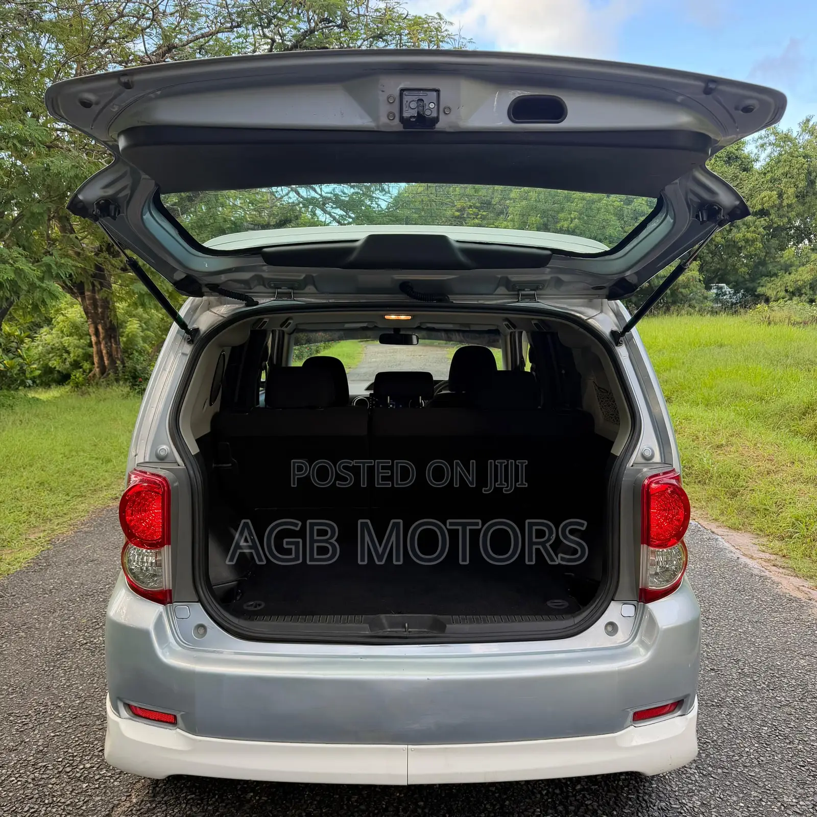 Toyota Corolla Rumion Hatchback 1.5 FWD 2009 Silver