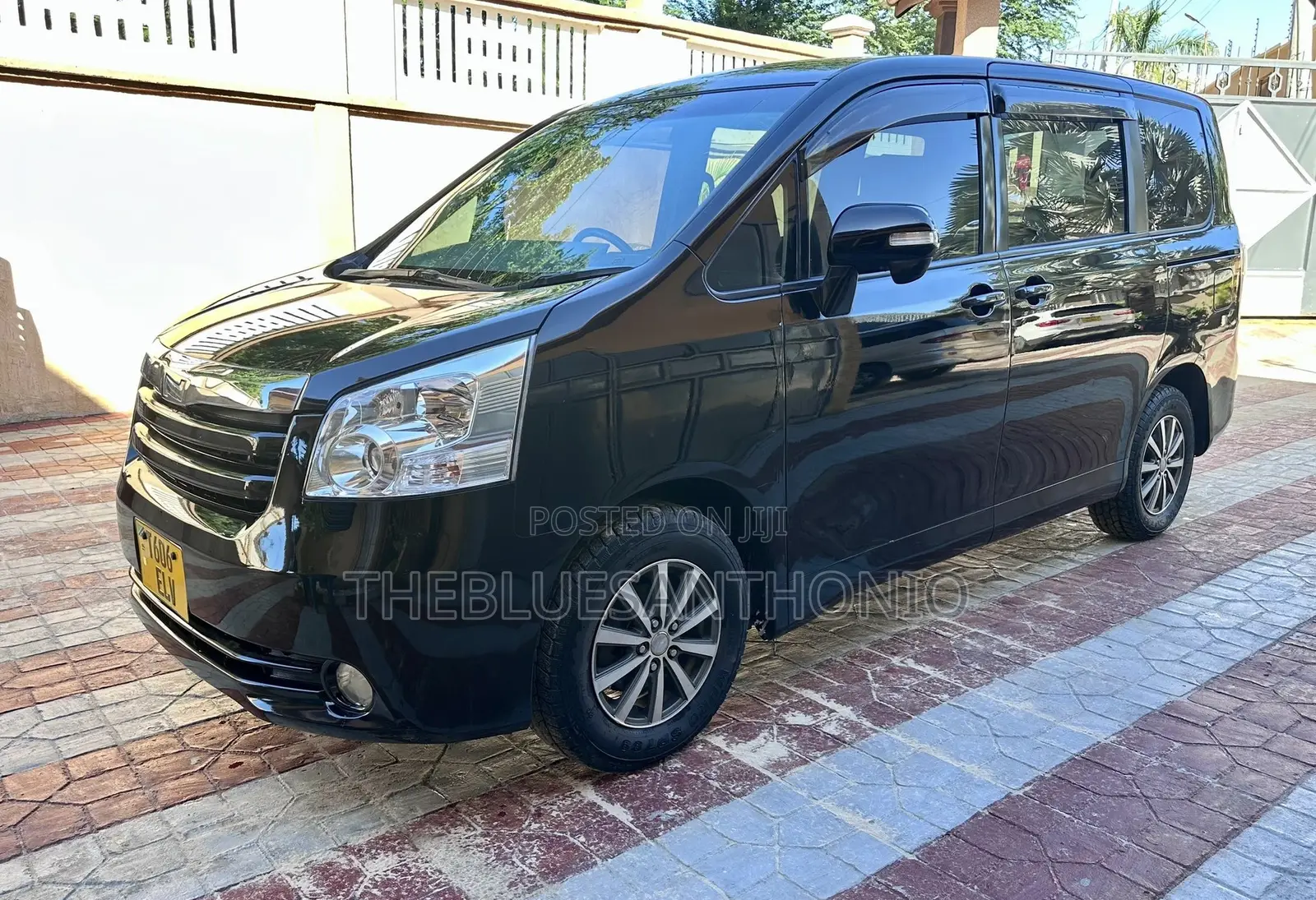 Toyota Noah 2009 Black