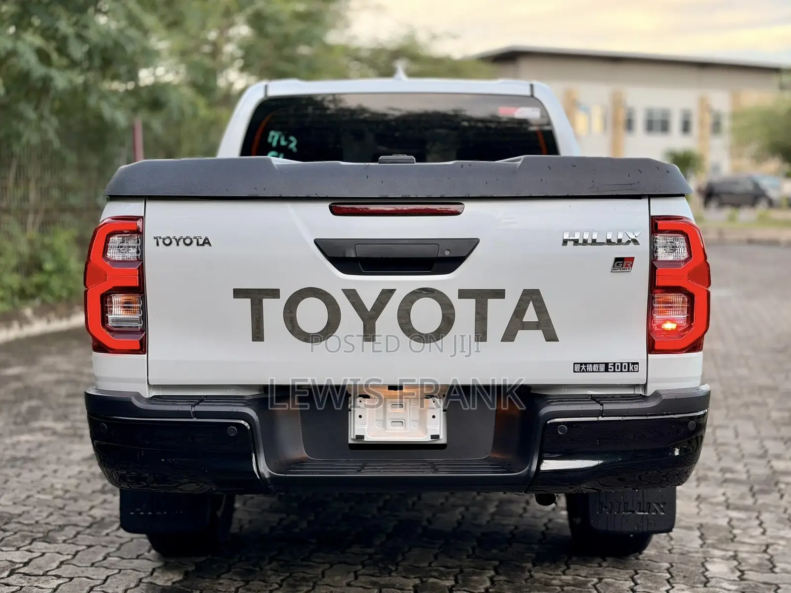 Toyota Hilux 2024 White