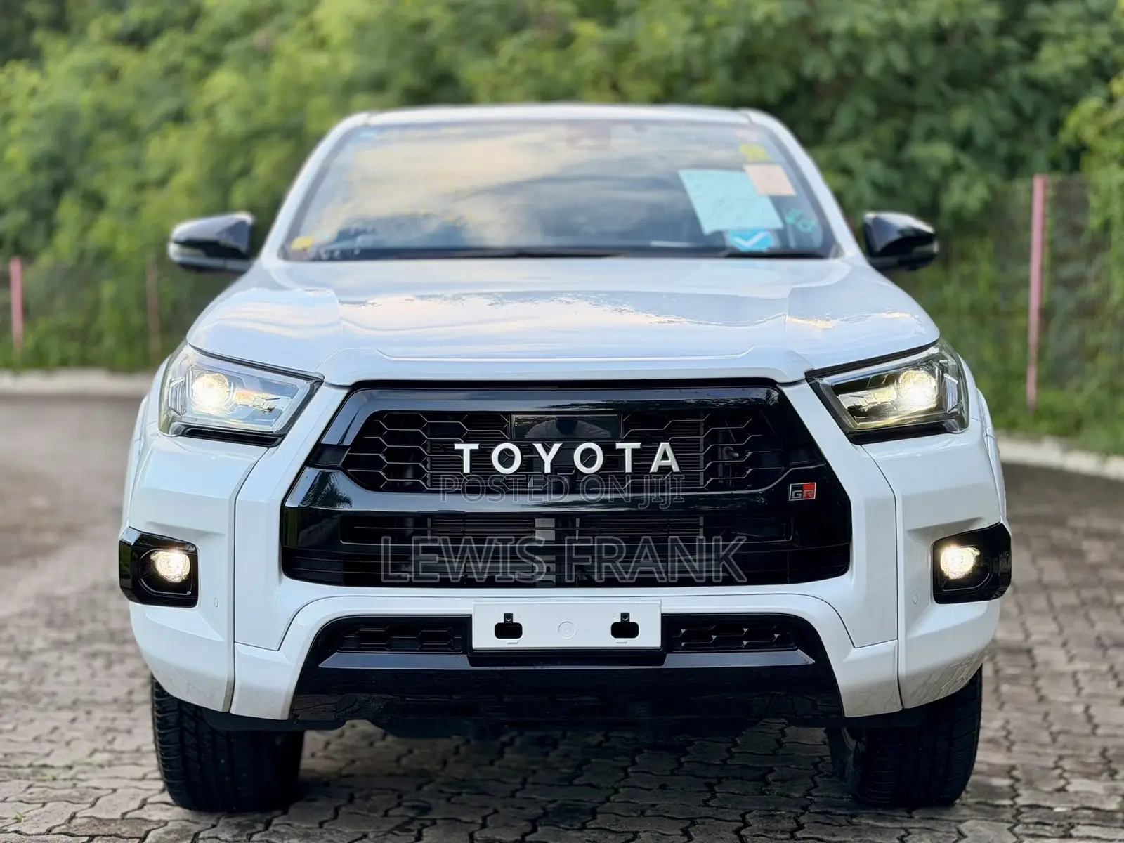 Toyota Hilux 2024 White