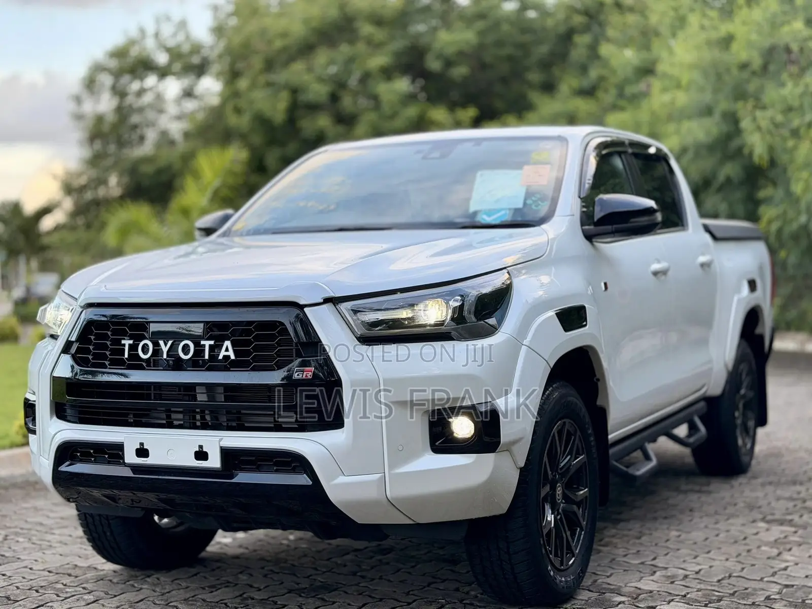 Toyota Hilux 2024 White