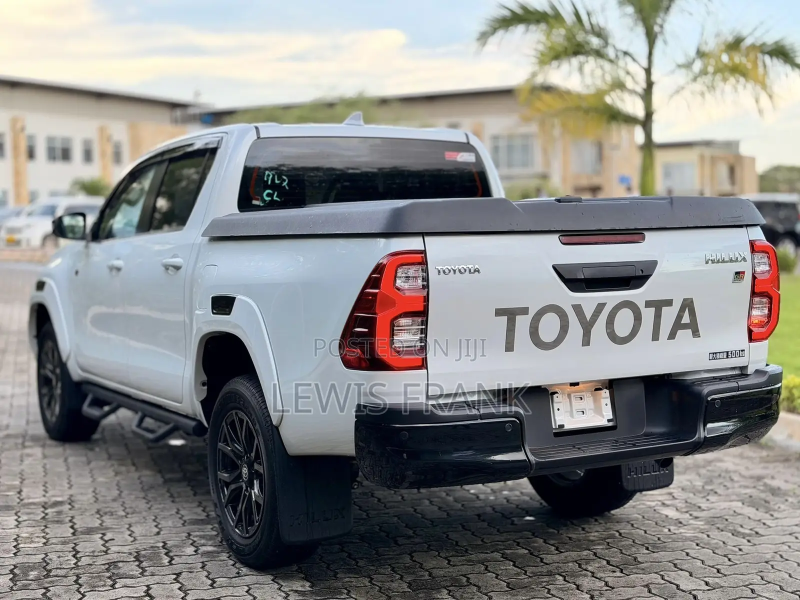 Toyota Hilux 2024 White