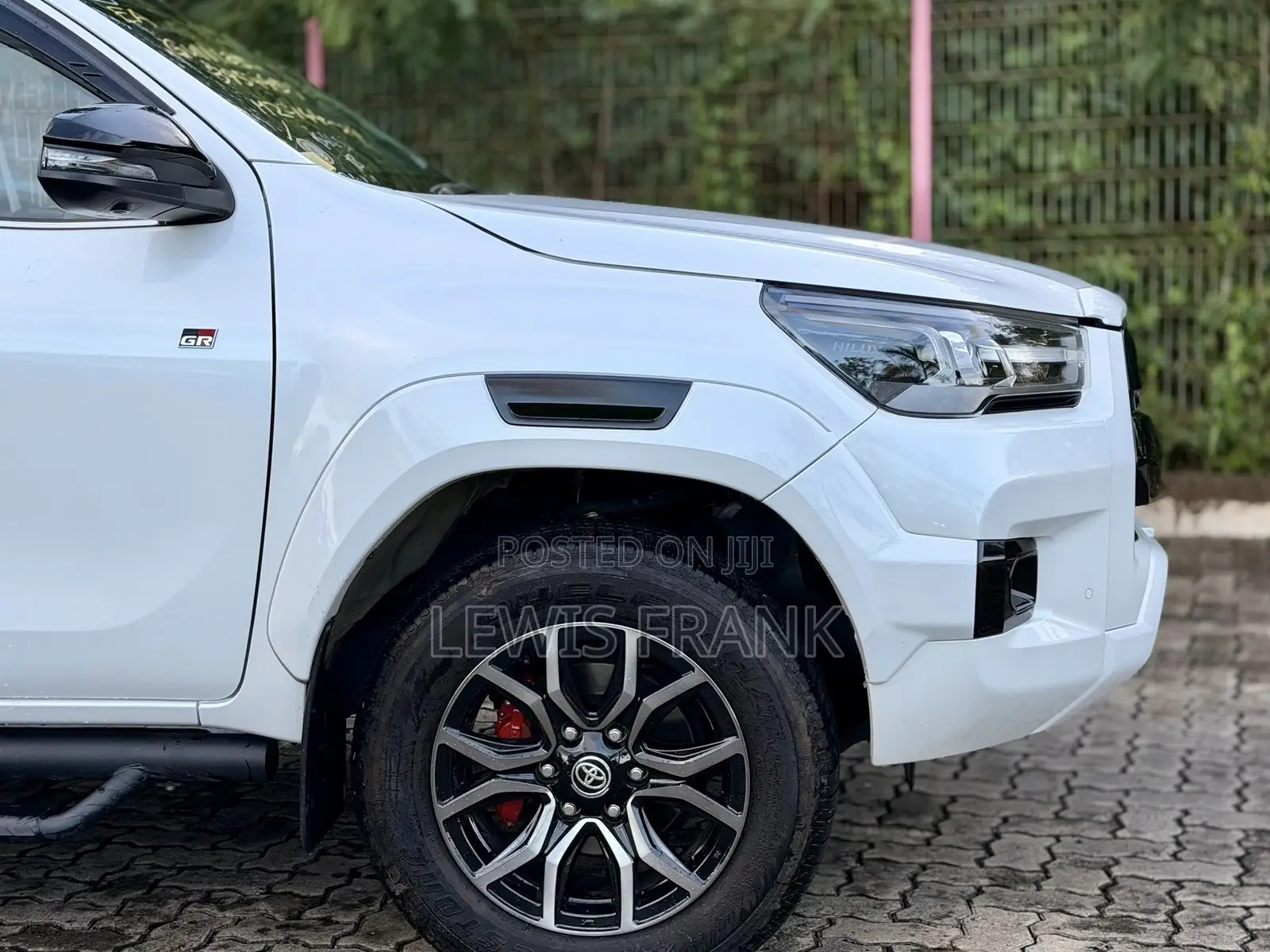 Toyota Hilux 2024 White